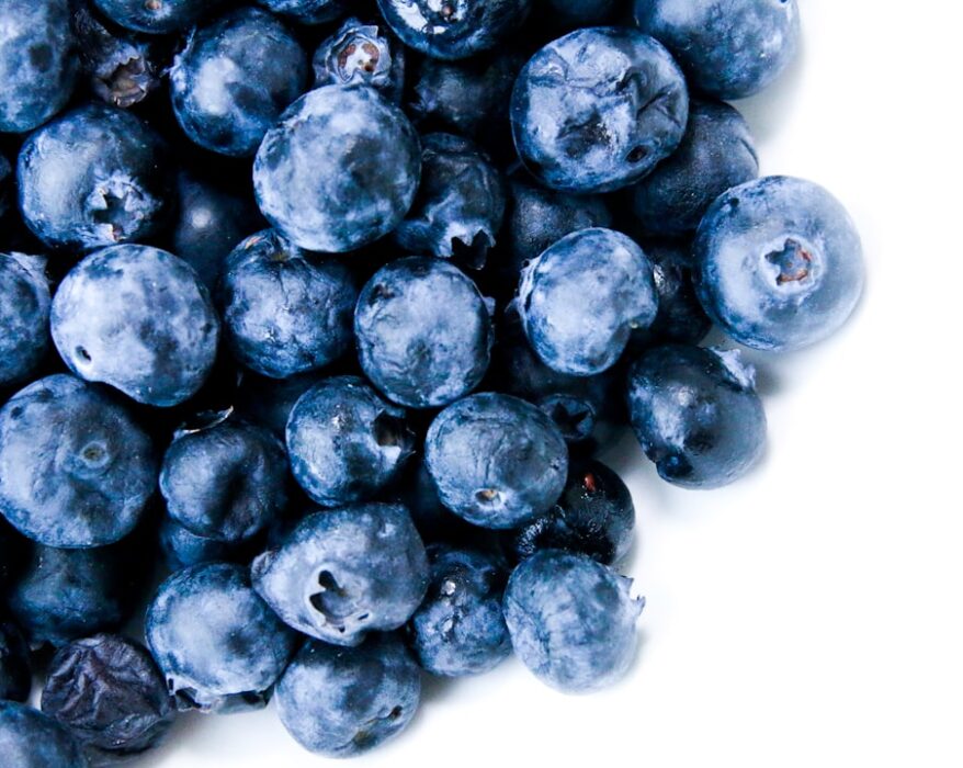 The Best Superfoods to Eat Before and After Your Workout